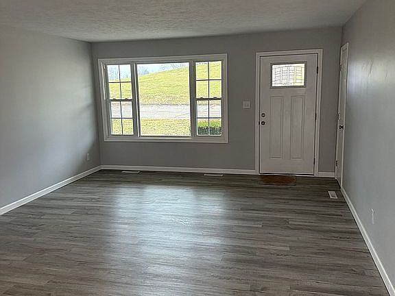 4th image of 205 Edgewood Dr