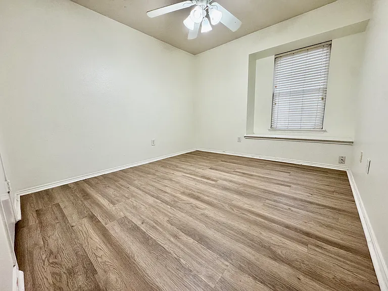 1203 Mertis Dr — Photo 4