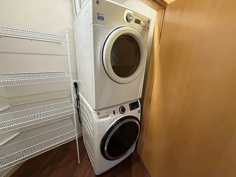 Venture Luxury High Rise — Photo 177