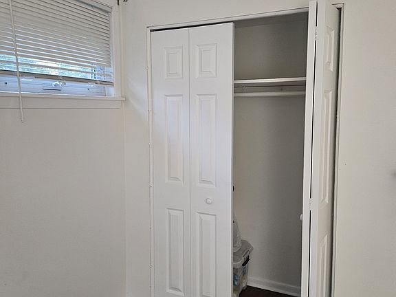 3rd image of 1513 Menlee Dr