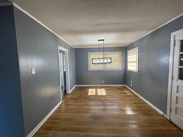 704 Lynnwood Dr — Photo 5