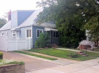 16616 20th Rd, Whitestone, NY 11357