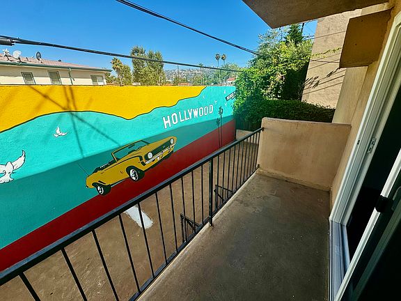 5th image of 739 N Hayworth Ave #4