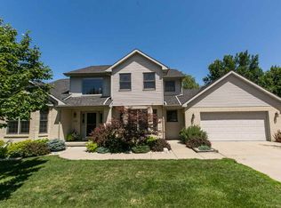 3198 Foxborough Ct, Dubuque, IA 52001