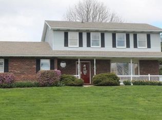 2 Longview Ct, Stewartstown, PA 17363