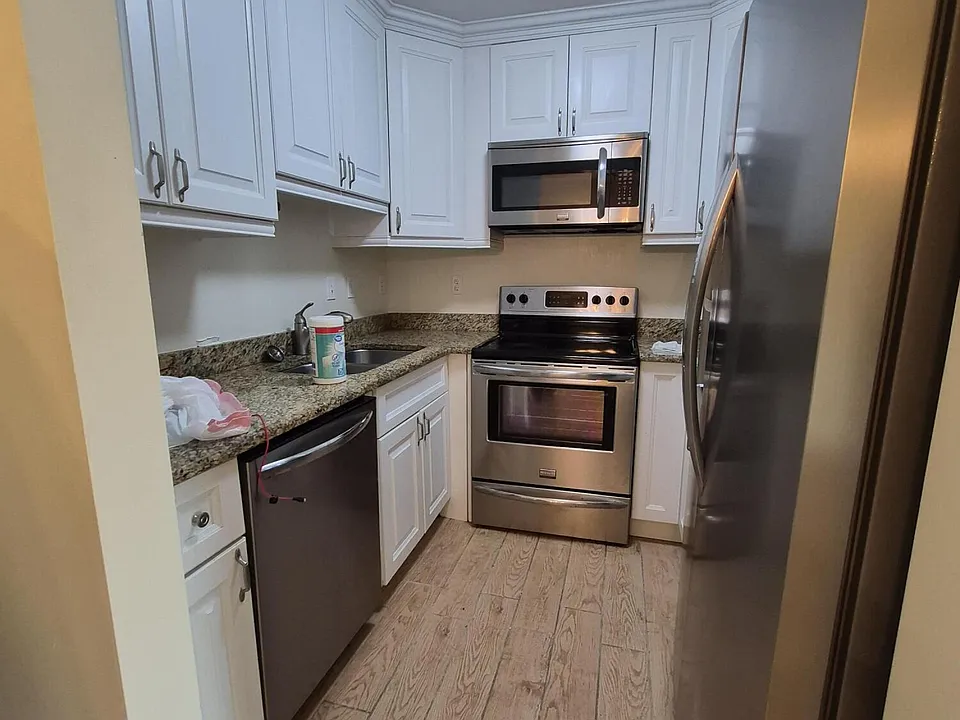 27 Easthampton B