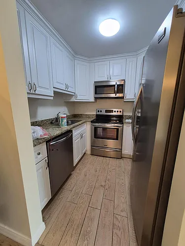 27 Easthampton B Photo 1