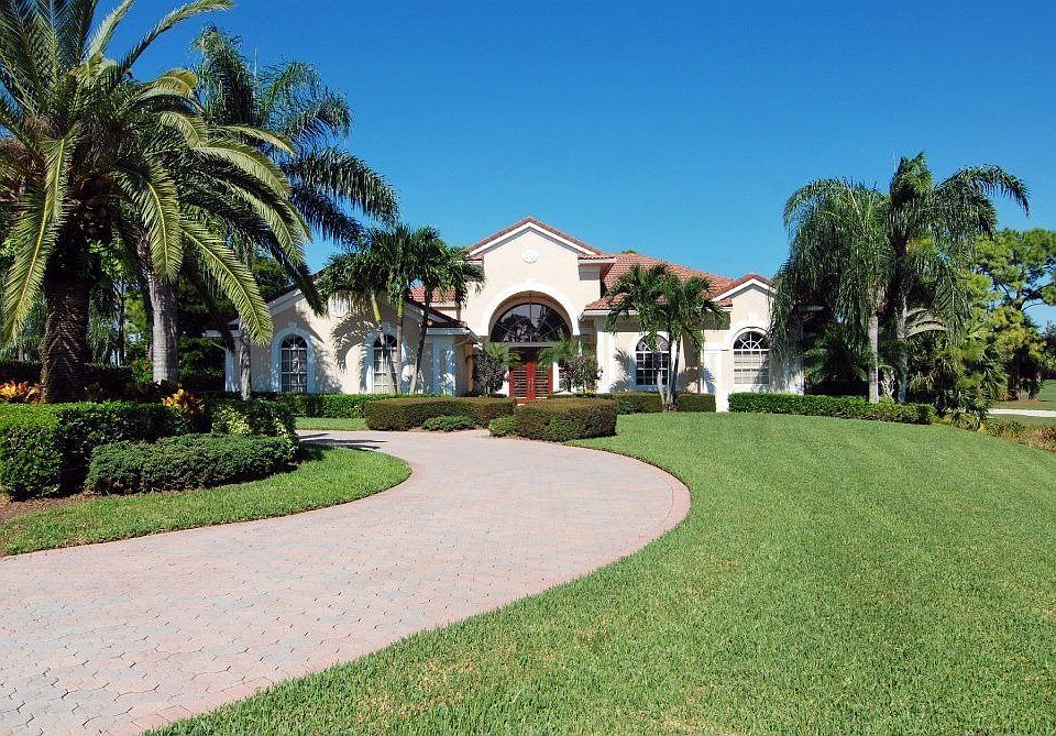 For Sale: 8259 Lakeview Dr, West Palm Beach, FL 33412