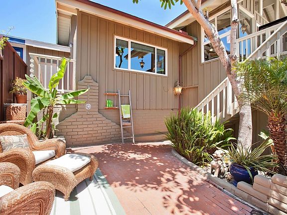 Cozy, secluded Courtyard (with hot water shower for apres surf)