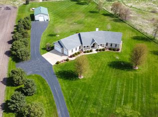 6300 Quail Trap Rd, Poplar Grove, IL 61065
