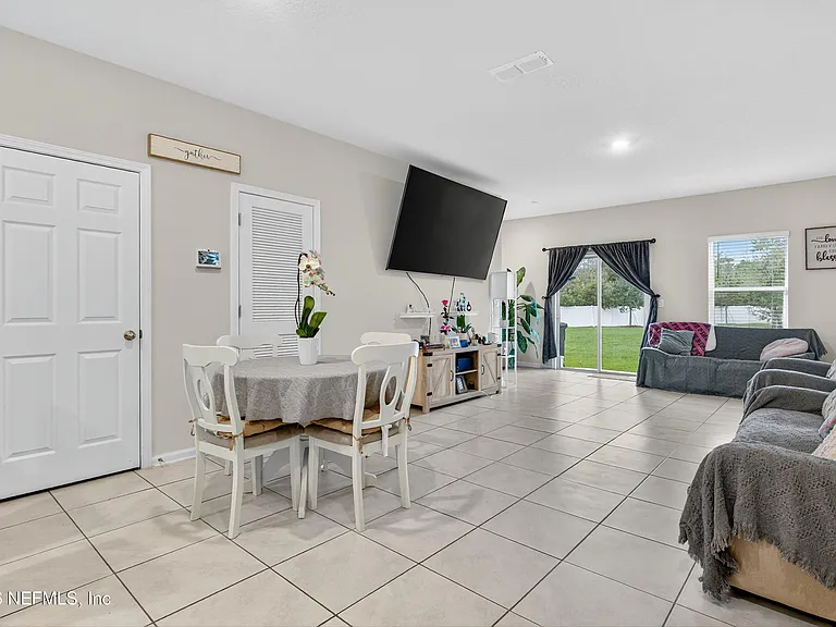 12784 Veterans Ct — Photo 6