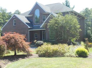 16 Spur Rd, Foster, RI 02825