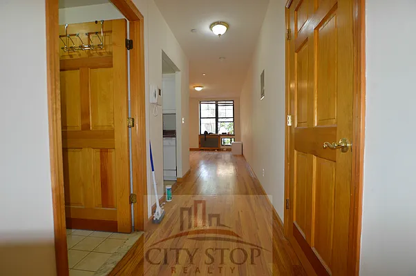 Rented by City Stop Realty | media 8