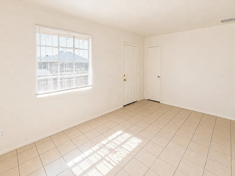 5437 S 14th Way — Photo 3