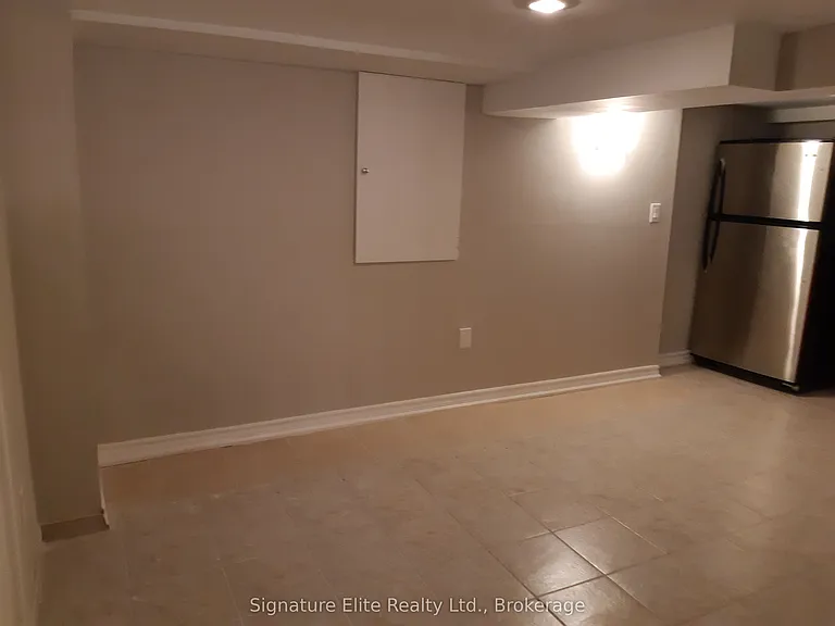 239 Lambton Ave #BASEMENT — Photo 6