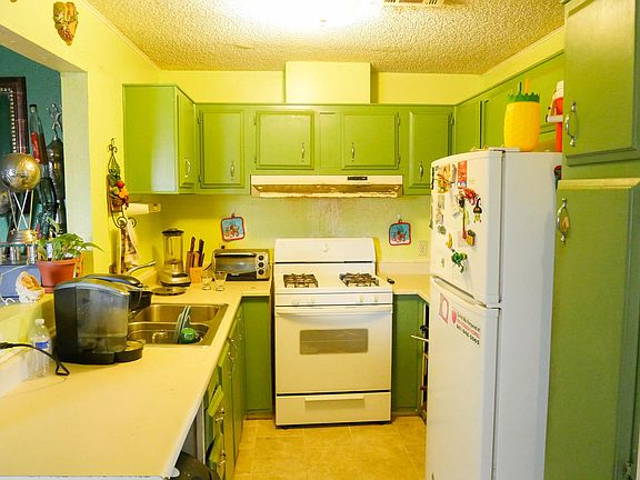 3rd image of 2213 Rosewood Ave