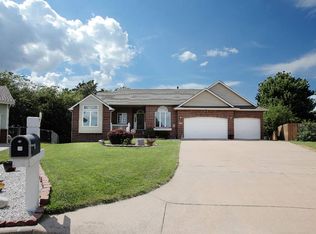 837 Carriage Ct, Maize, KS 67101