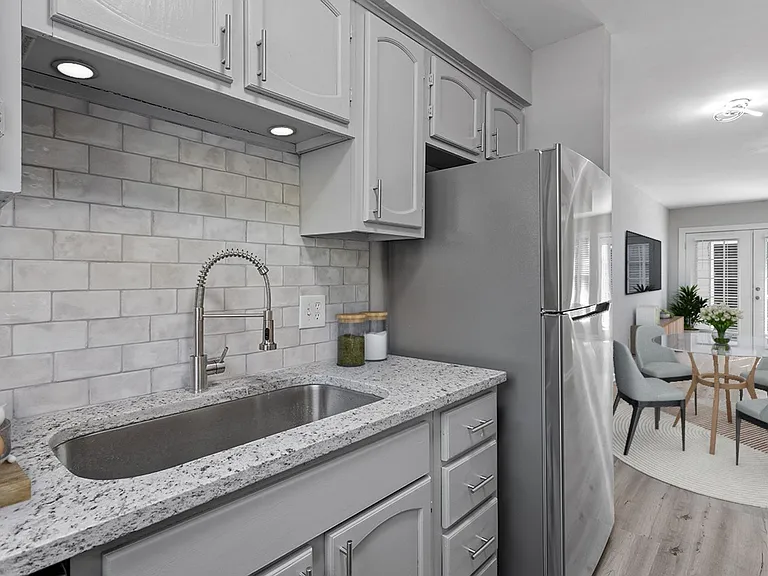 725 S Moore St — Photo 8