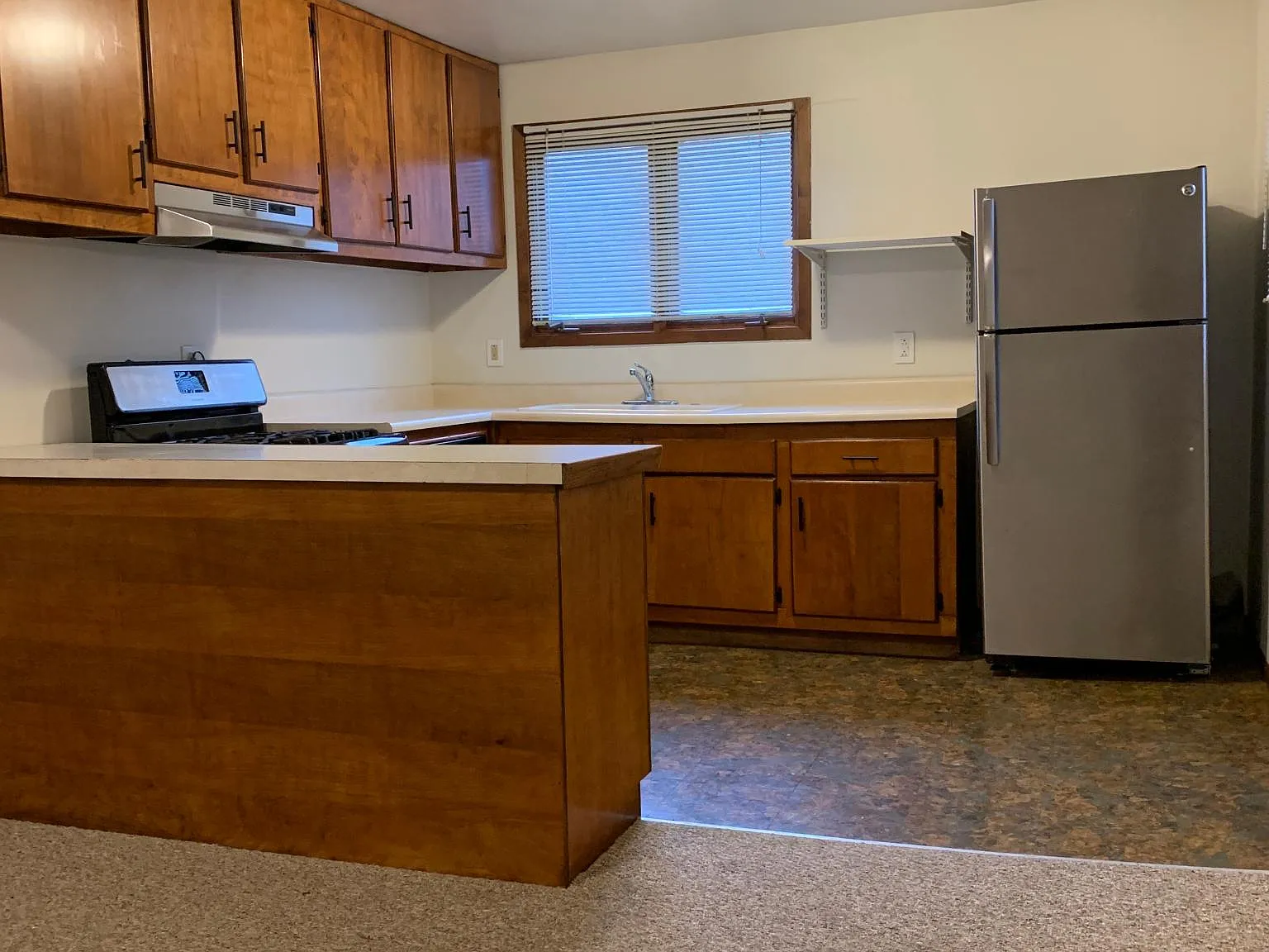 2 bed, 1000 sqft, $1,400 — Photo 1