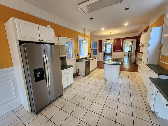 Kitchen, small dining area