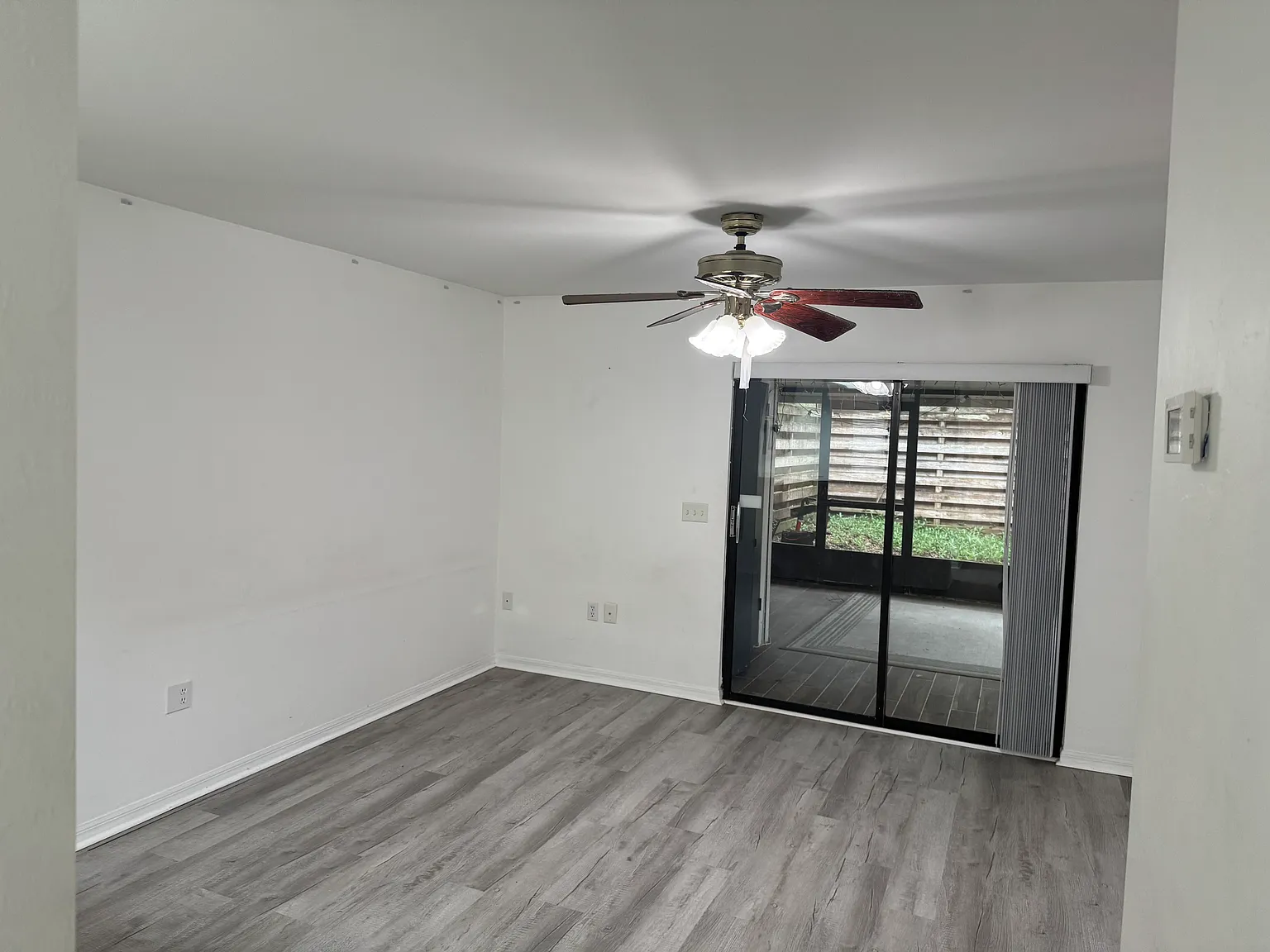 2 bed, 2.5 bath, 990 sqft, $1,600 — Photo 2