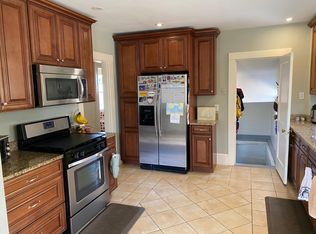 17 Anita Cir, Newton, MA 02468