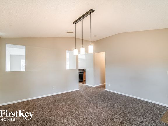 4th image of 1379 Summit Oaks Dr
