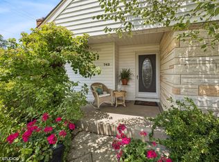 742 Barton Dr, Countryside, IL 60525