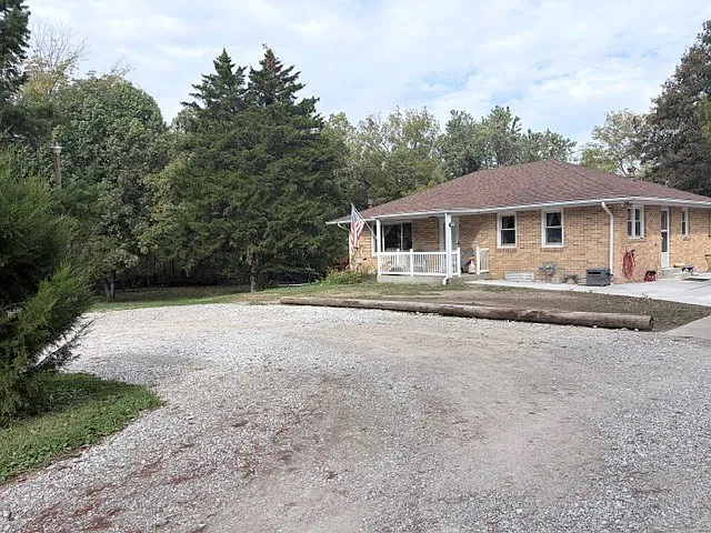 4 bed, 2400 sqft, $2,500 — Photo 1