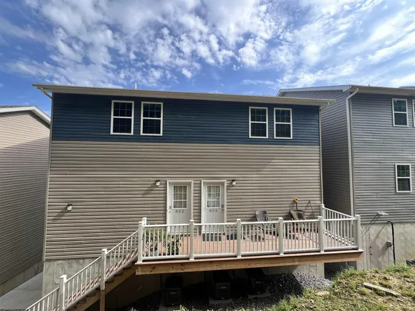 802 Puzzle Pl, Morgantown, WV 26505