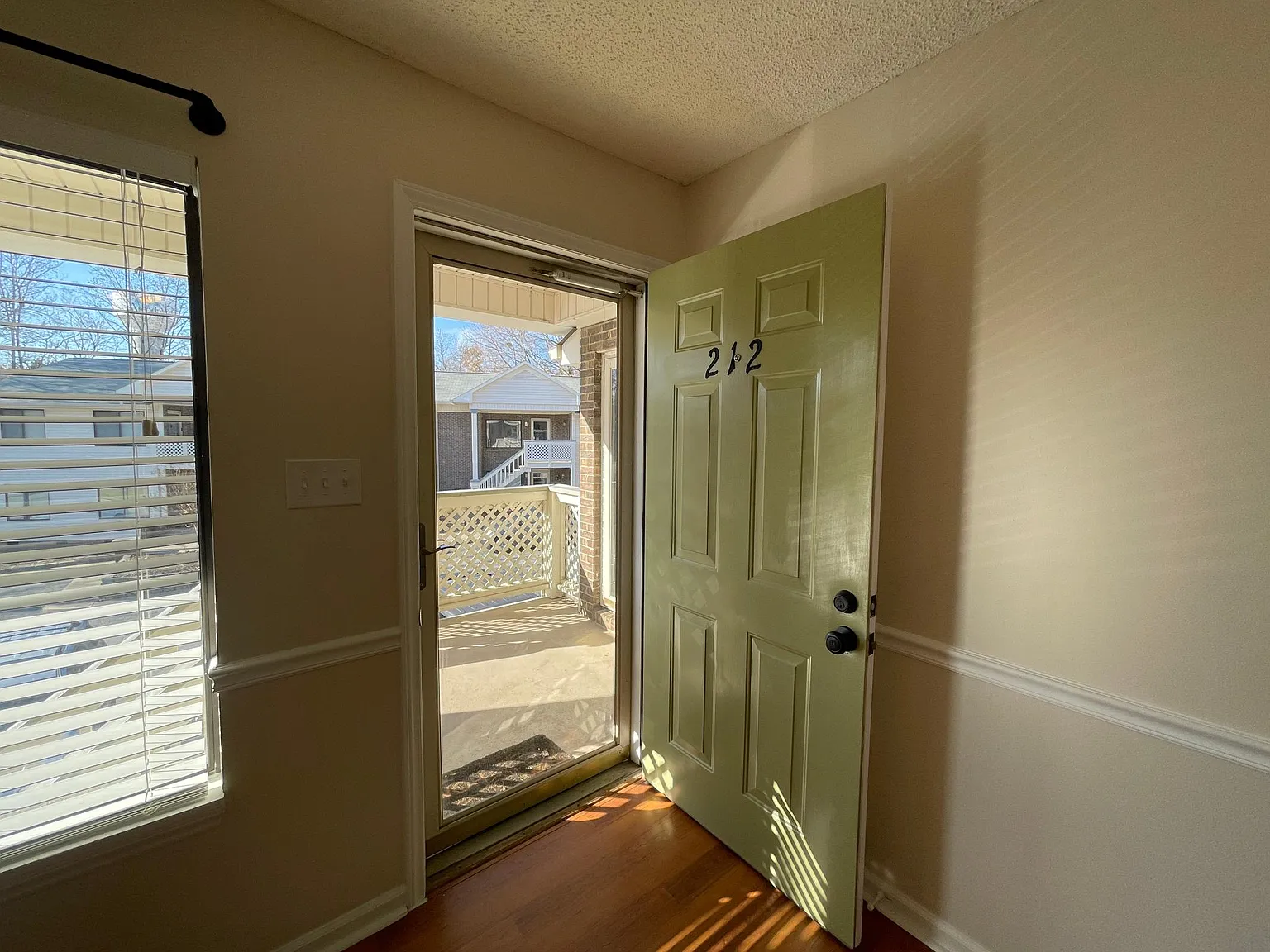 2 bed, 768 sqft, $1,100 — Photo 3