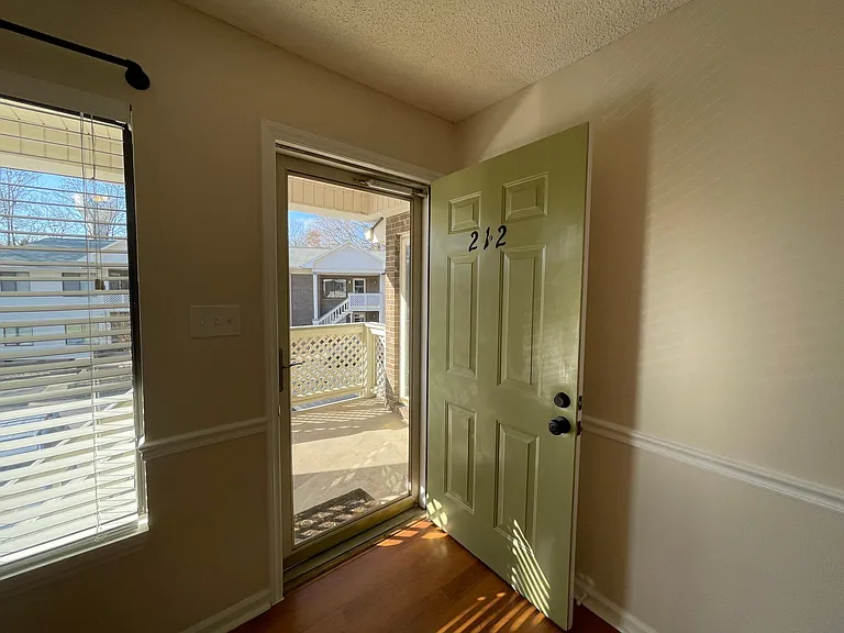 212 Davidson St — Photo 3
