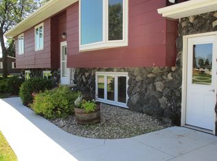 22 N Court St, Morris, MN 56267