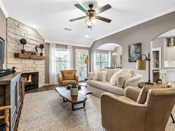 3900 W Mountain View Dr, Fayetteville, AR 72704