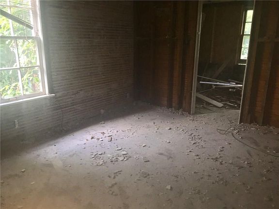4th image of 3535 N Birchwood Ave