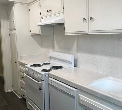 3rd image of 346 S Los Robles Ave APT 2