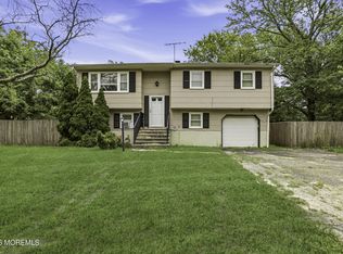 1181 Manor Dr, Lakewood, NJ 08701