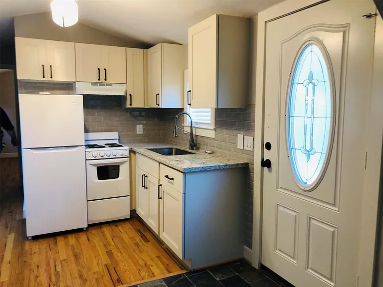 734A McDaniel St — Photo 8