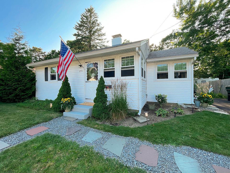 1st image of 251 Hinckley Rd