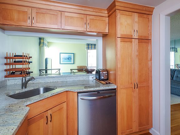 5th image of 407 Ocean Blvd Unit A2