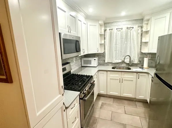 229 Bancroft Ave #1, Staten Island, NY 10306