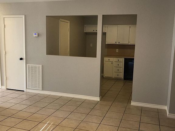 5th image of 602 Tyler St