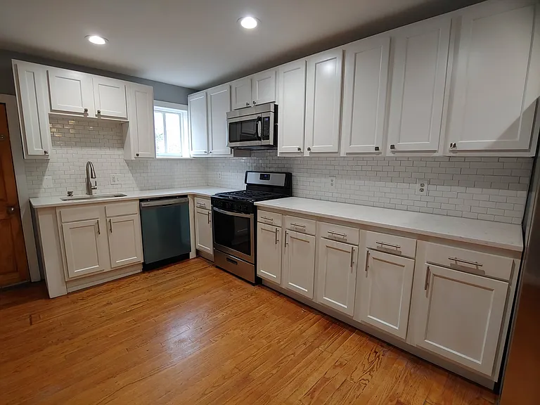 33 S Calhoun St — Photo 17
