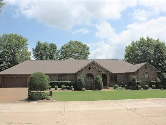 1st image of 712 River Oaks Blvd