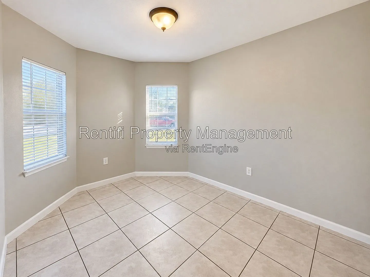 2 bed, 1.0 bath, 924 sqft, $1,300 — Photo 3