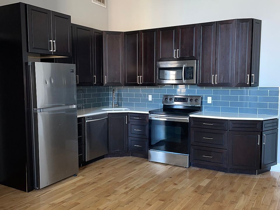 1st image of 1525 W Girard Ave #305