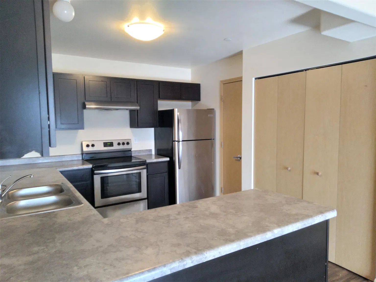 956 Boston Way — Photo 2