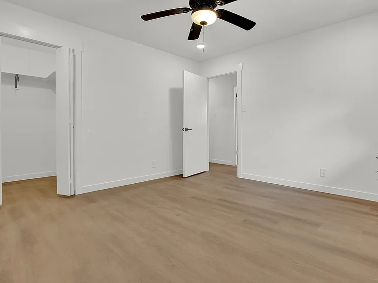 2910 W Crawford St — Photo 20