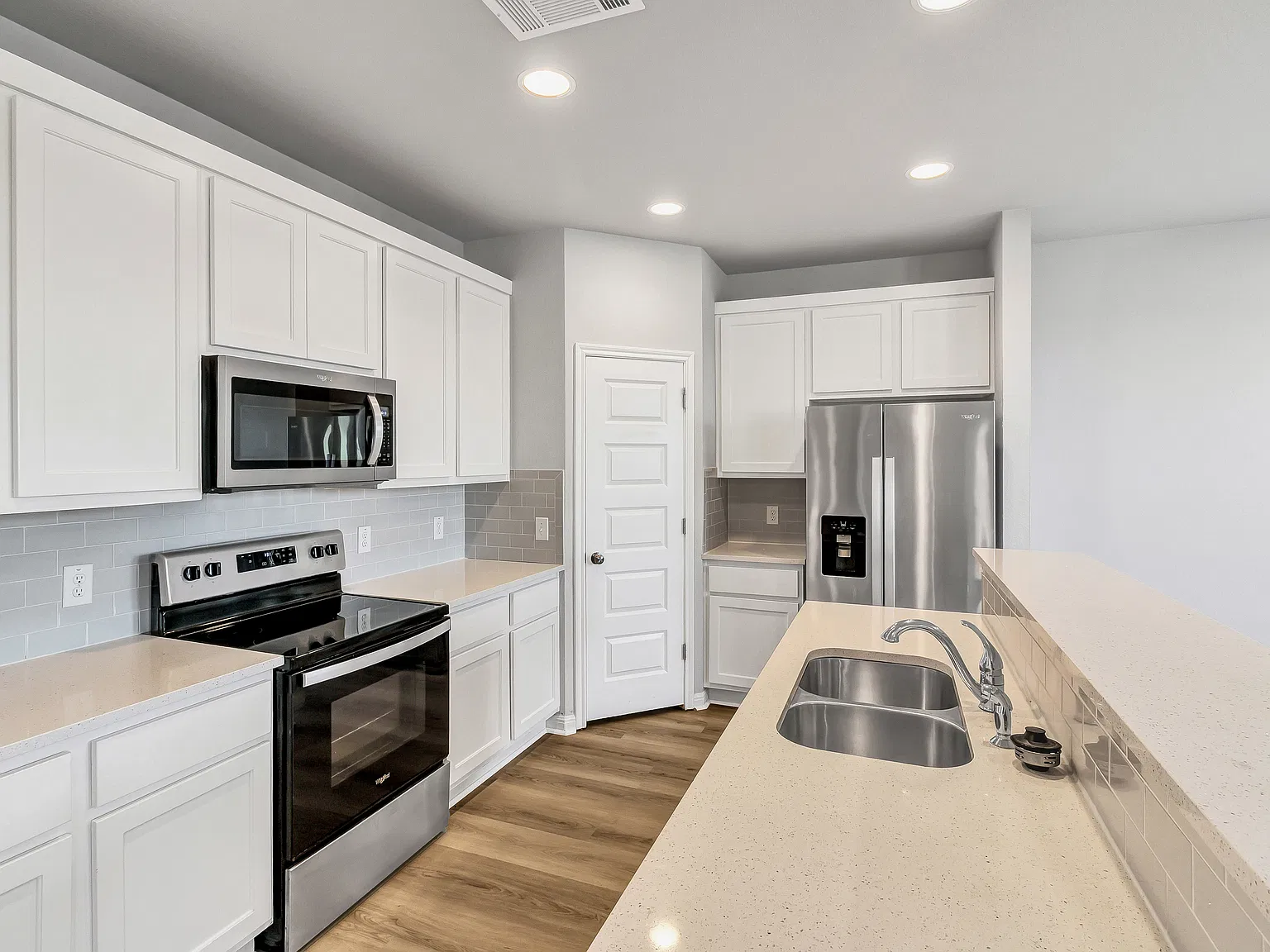 3 bed, 2.5 bath, 1845 sqft, $1,795 — Photo 4