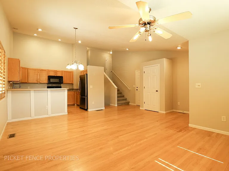 905 Durum St — Photo 3